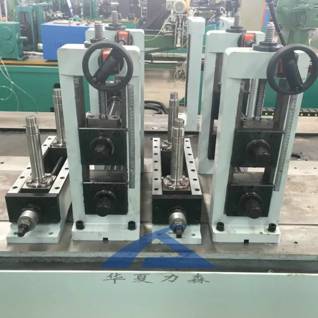 不銹鋼裝飾管制管機(jī)：扶手梯常用哪種不銹鋼材質(zhì)？